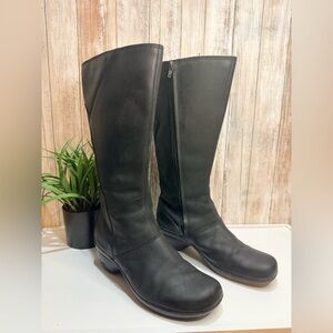 Patagonia Thatcher Tall Zip Boots size 10